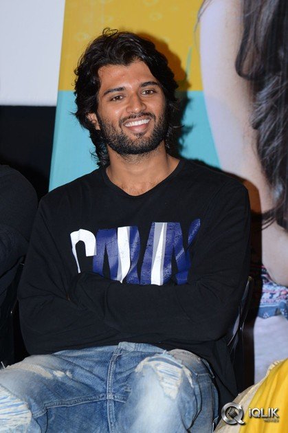 Pelli-Chupulu-Movie-Abhinandhana-Sabha